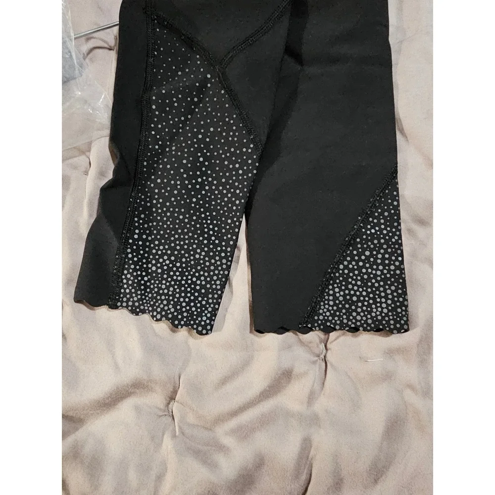 Lululemon Speed Up Tight Black Reflective Scallop Hem Running Leggings Womens 4